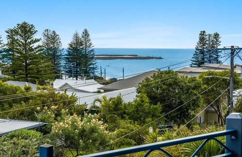 Yamba House | Corona Del Mar | Crown of the Sea