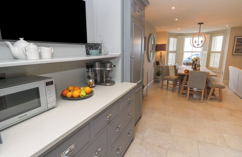 Seaview Cottage | Coronation House