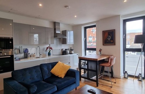 South Acton Apartment | Corporate Apartment in Acton Hight Street, London