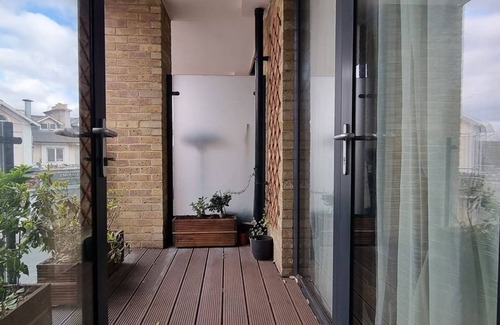 South Acton Apartment | Corporate Apartment in Acton Hight Street, London
