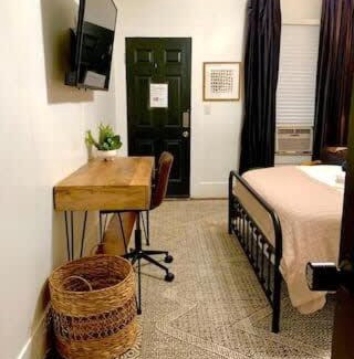 Freetown - Port Rico House | Corporate Comfort in Freetown - Port Rico: Spacious Homes for Work Crews