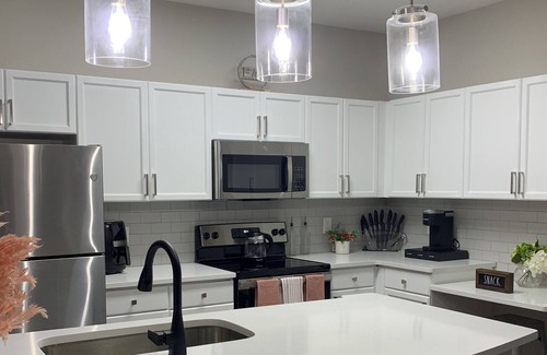 Southeast Raleigh Apartment | Corporate Housing, King Bed, 8 Miles From Downtown Raleigh, Wi-Fi, Free Parking