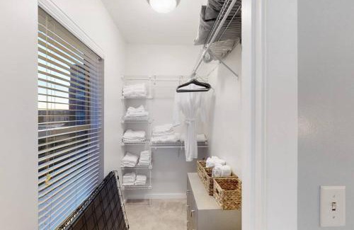 Malden Apartment | Corporate King and Queen Near Train # 304