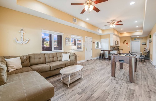 Port Aransas House | Corral Cottage- Private Pool Oasis, Games, Pets, Golf Cart zoned & Walk to Beach