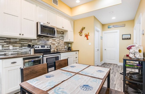 Port Aransas House | Corral Cottage- Private Pool Oasis, Games, Pets, Golf Cart zoned & Walk to Beach