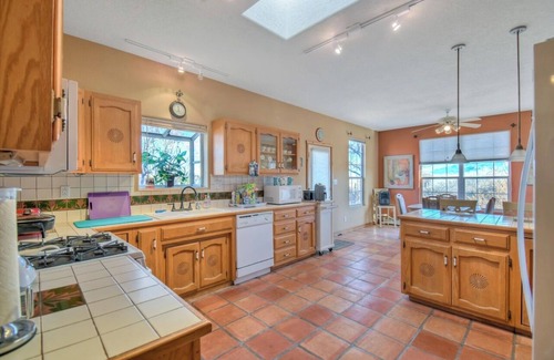 Rio Rancho House | Corrales 2 bd/2b adobe house on a quiet, private road w/stunning mountain views