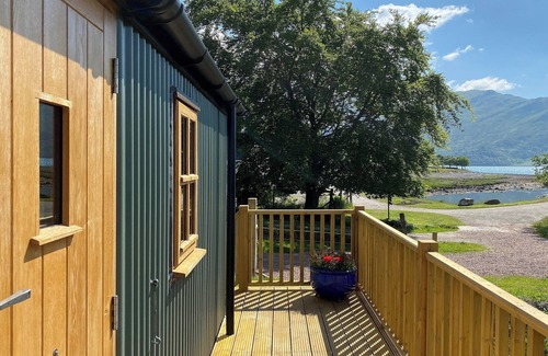 Arnisdale Cottage | Corran Shepherd’s Hut is a beautiful hand-crafted hut that anyone will enjoy staying in.