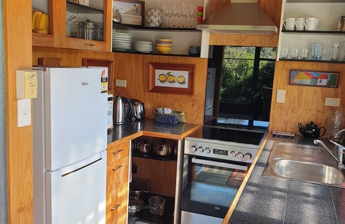 Upper Moutere Cottage | Corru Gate: Rural-Chic 3-bedroom Cottage on 7 acre farmlet near Mapua
