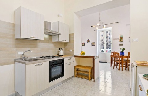 Corso dei Mille - Sant'Erasmo Apartment | Corso dei Mille Railway Apartment