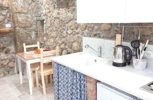 Old Town Apartment | Cortile delle mura