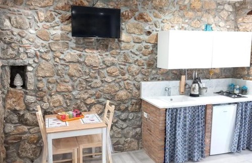 Old Town Apartment | Cortile delle mura