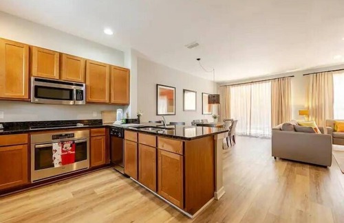 Kissimmee House | Corvette Getaway - 2 beds - jacuzzi - Forest view