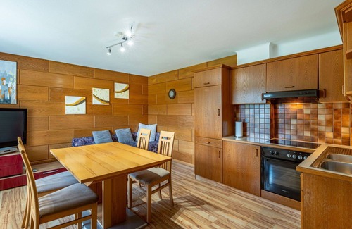 Tschoran Apartment | Cosy apartment for 5 guests with TV and terrace