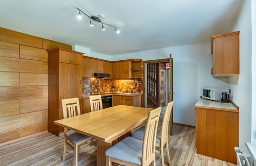 Tschoran Apartment | Cosy apartment for 5 guests with TV and terrace