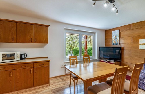 Tschoran Apartment | Cosy apartment for 5 guests with TV and terrace
