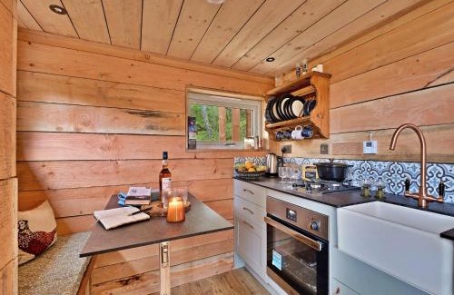 Glen Urquhart House | Cosagach Falls Cabin