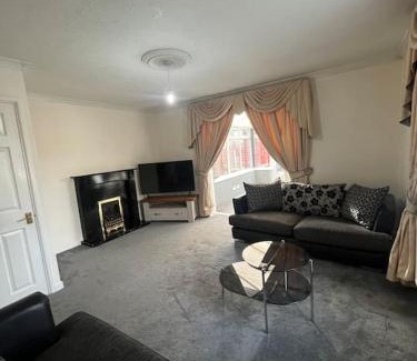 Bilston Villa | Cose ley Home Away from Home