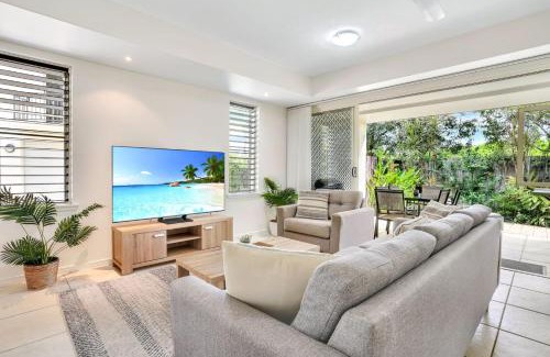 Manunda House | Cosmo 14 Cairns Stay