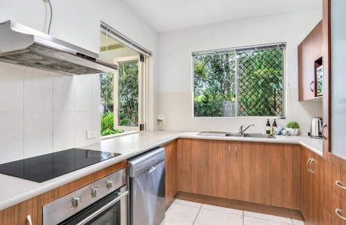 Manunda House | Cosmo 14 Cairns Stay