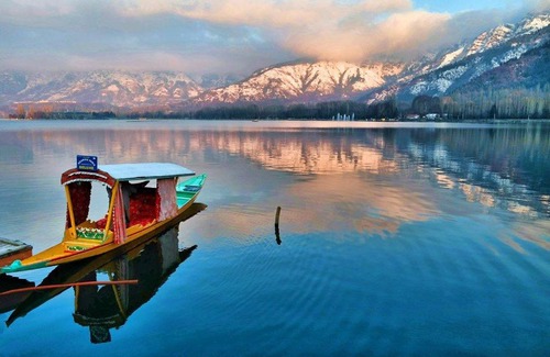 Dal Lake Boat Rental | Cosmo Luxury Houseboat - The Khar palace