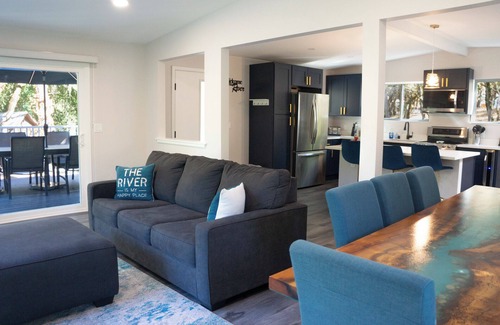 Hacienda House | Cosmo Retreat~Chic, FUN Escape in the Redwoods w/BocceBall/HotTub/Pup/WiFi/AC