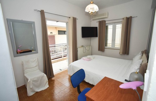 Monemvasia Apartment | Cosmo Room 1 Seaside Retreat Monemvasia Castle