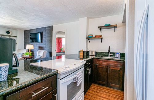 Hilo Condo | Cosmopolitan Condo - Lagoon Centre 701 In the Heart of Hilo