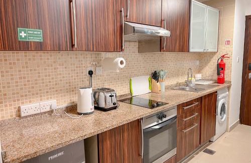Jumeirah Lake Towers Apartment | Cosmos Living Cozy Studio Near Dubai Marina