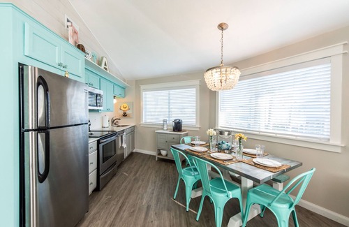 Port Aransas House | Costa Azul Beach Cottage, Sunday Villas 2 - Pool - Walk to Beach - In Town