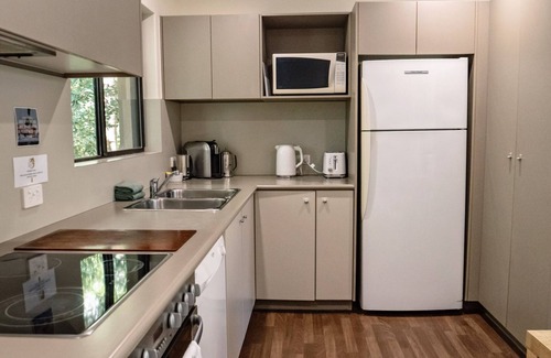 Noosa Heads Apartment | Costa Del Sol 2- Directly opposite Little Cove Beach