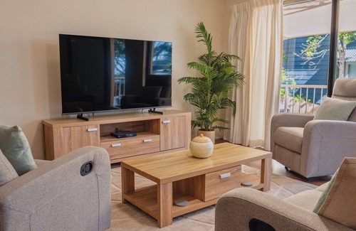 Noosa Heads Apartment | Costa Del Sol 2- Directly opposite Little Cove Beach
