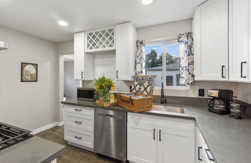 Vernon House | Costal Retreat Long Beach! 3 Queen Bed!Free Parking! Family Friendly!