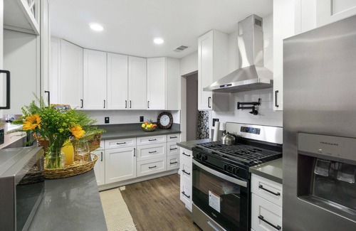 Vernon House | Costal Retreat Long Beach! 3 Queen Bed!Free Parking! Family Friendly!