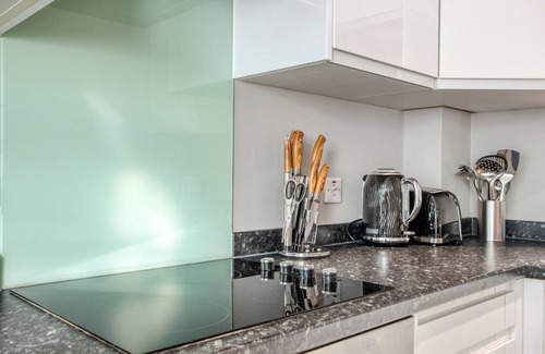 Heathrow Villages Apartment | Cosy 1-Bed by Heathrow Airport