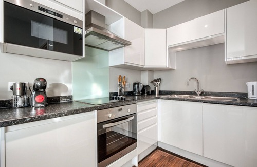 Heathrow Villages Apartment | Cosy 1-Bed by Heathrow Airport