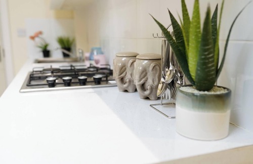 Stanwell Apartment | Cosy 1 Bed-Flat with Patio Near Heathrow