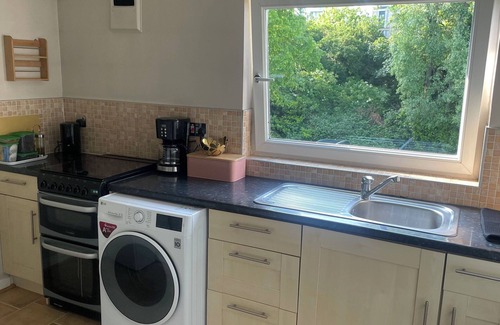 Wandsworth Apartment | Cosy 1-bed Flat, Family Friendly, Free Parking