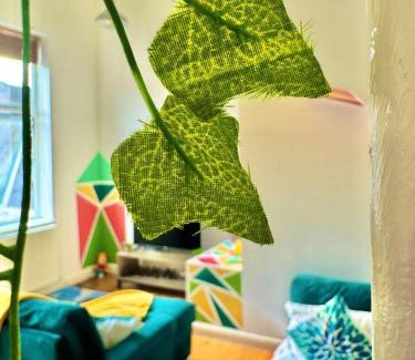 Haggerston Apartment | Cosy 1 BED w LOFT Sleeps 6 Close To Stations