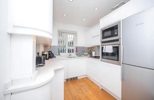 Canonbury Apartment | Cosy 1 Bedroom Flat Nestled in De Beauvoir Town Pass the Keys