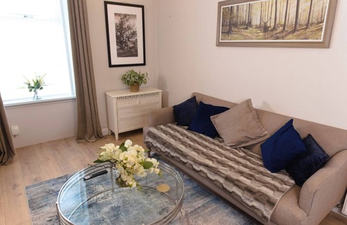 Troon Apartment | Cosy 1-Bedroom Flat, Walk to Beaches