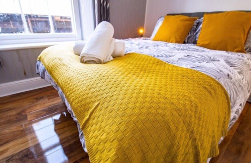 Truro Apartment | Cosy 1BR Flat Central Location