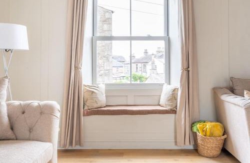 Kendal Apartment | Cosy 1st floor Flat - Kendal Lake District with bike storage