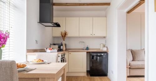 Kendal Apartment | Cosy 1st floor Flat - Kendal Lake District with bike storage