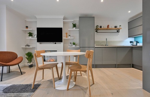 Frome Apartment | Cosy 2-Bed Apartment in Frome Near Town Centre!