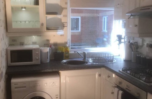 Slyne Apartment | Cosy 2-bed Apartment Near the Beach in Morecambe