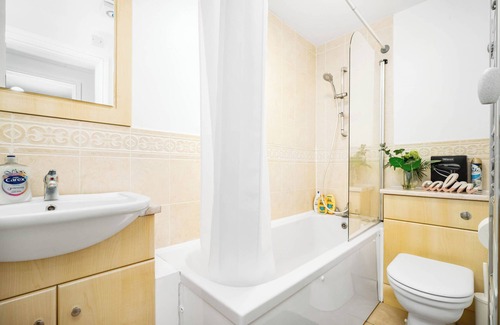 Oldbury Apartment | Cosy 2 bed Apt With Free Parking by Oldbury