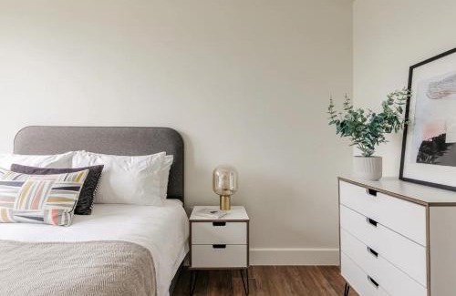Greenwich West Apartment | Cosy 2 Bed Flat London Cutty Sark Greenwich Close to Canary Wharf - Perfect for long stay