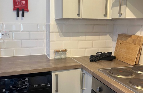 Dartford House | Cosy 2-Bed Home - Central Location - Train Station