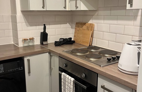 Dartford House | Cosy 2-Bed Home - Central Location - Train Station