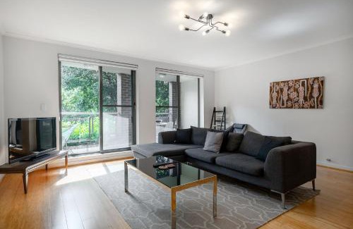 Redfern Apartment | Cosy 2-Bed in Redfern with Terrace & Parking